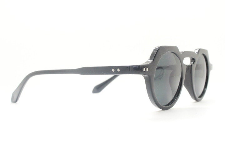 90s Vintage round flat top sunglasses. 30s, 40s design in black gloss frame with plain dark lenses. Unused NOS
