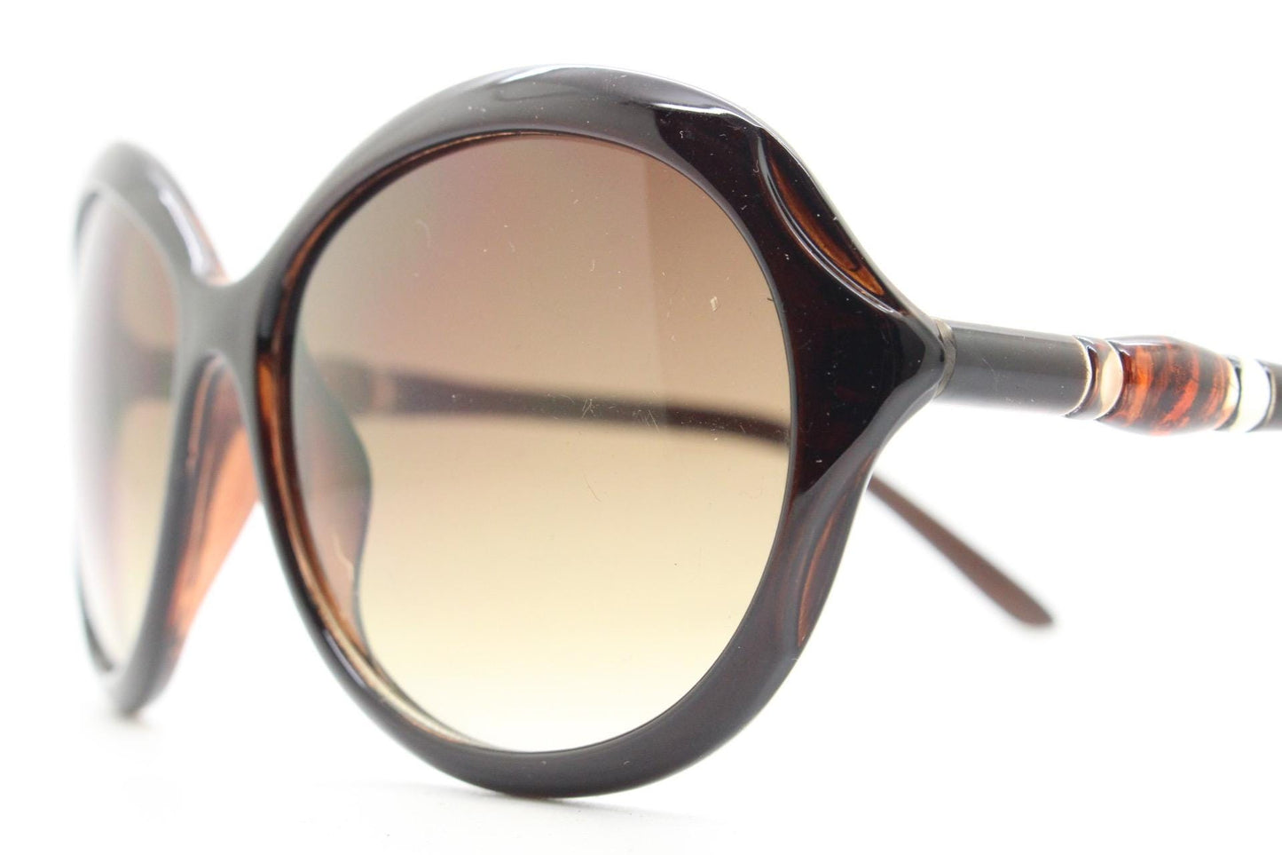 Y2K vintage big round sunglasses. Women's classical 60s design in brown gloss with graduating lenses and subtle arm detail. 2000s. 00s NOS