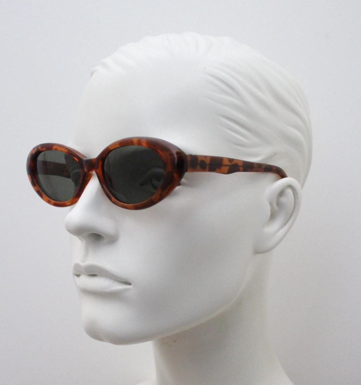 Vintage 90s oval cat eye sunglasses. Vibrant amber tortoise quality acetate frame in neat proportions with green lenses. Womens NOS