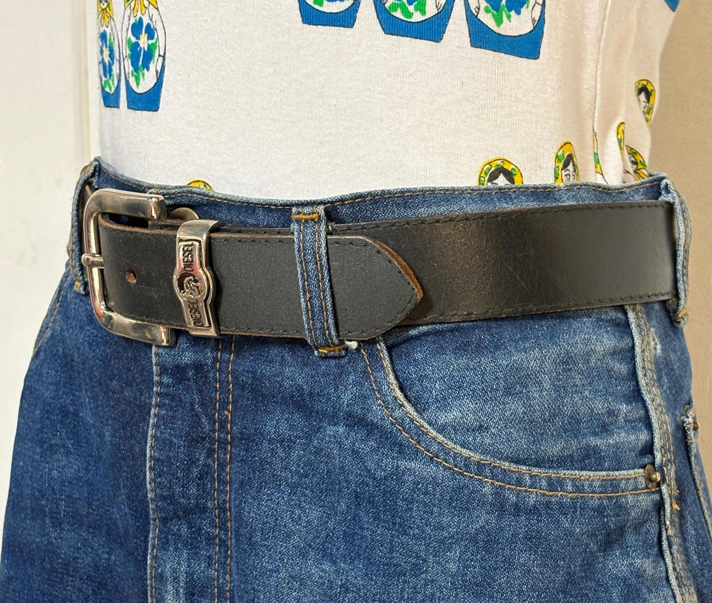 Diesel 90s vintage thick black genuine leather belt for jeans Superior quality with silver buckle and mohican crest. Single piece cowhide