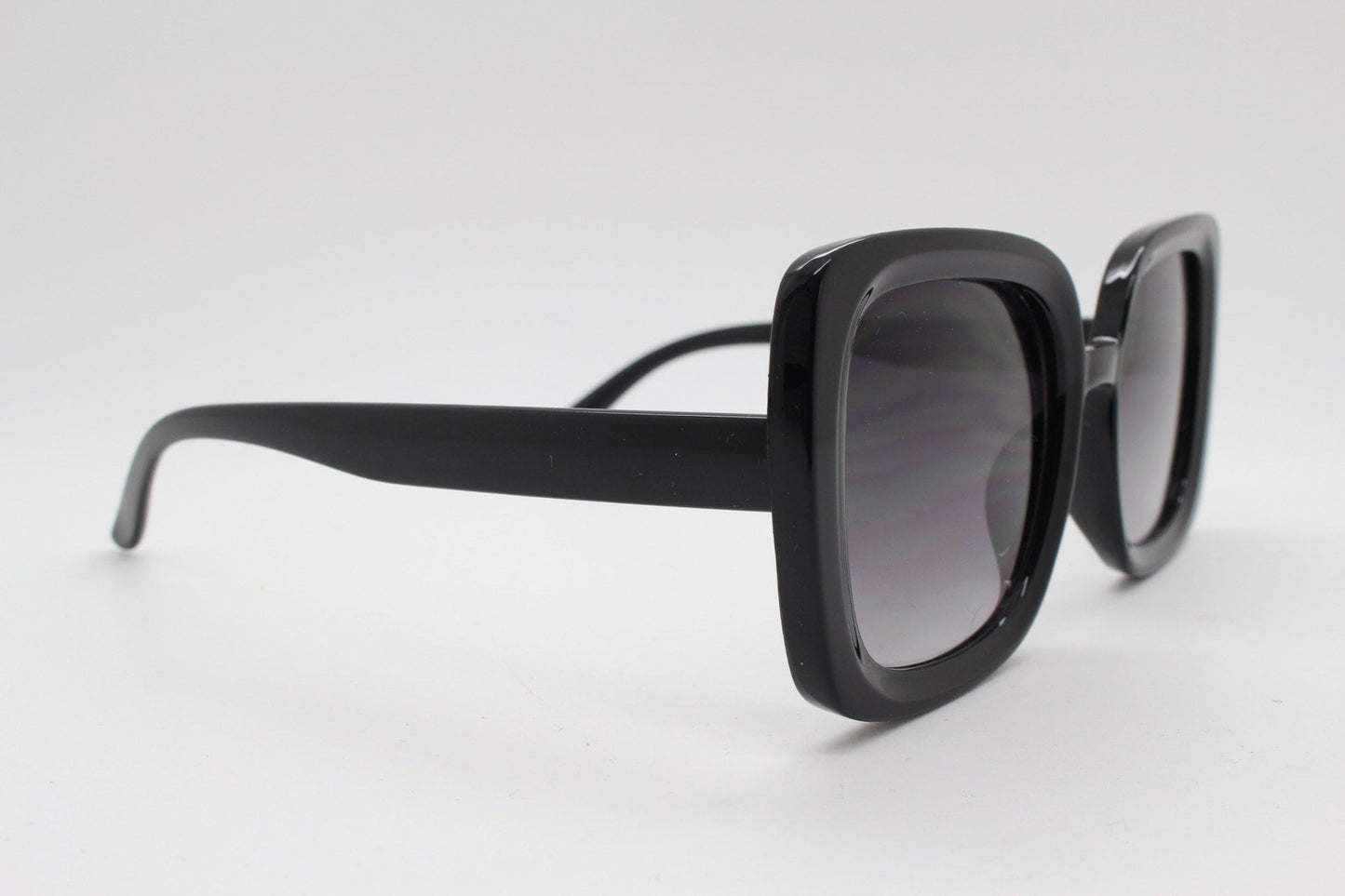 Y2K vintage oversized square sunglasses. Women's thick black 70s style frame with graduating smoky lenses. 2000s BNWT