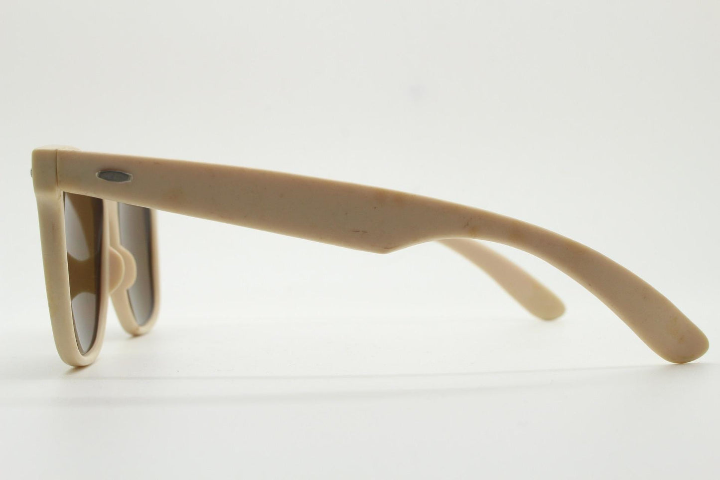 Vintage 80s wayfarer style sunglasses. All time classic slightly oversized design in matt white with brown lenses. Flava Flav