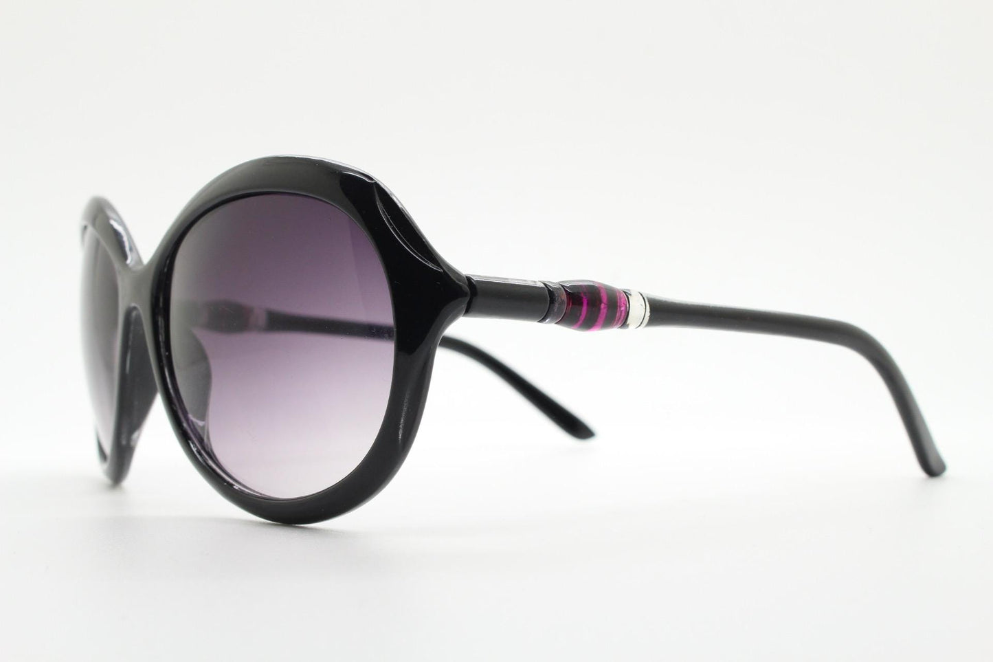 Y2K vintage big round sunglasses. Women's classical 60s design in black gloss with graduating lenses and subtle arm detail. 2000s. 00s NOS