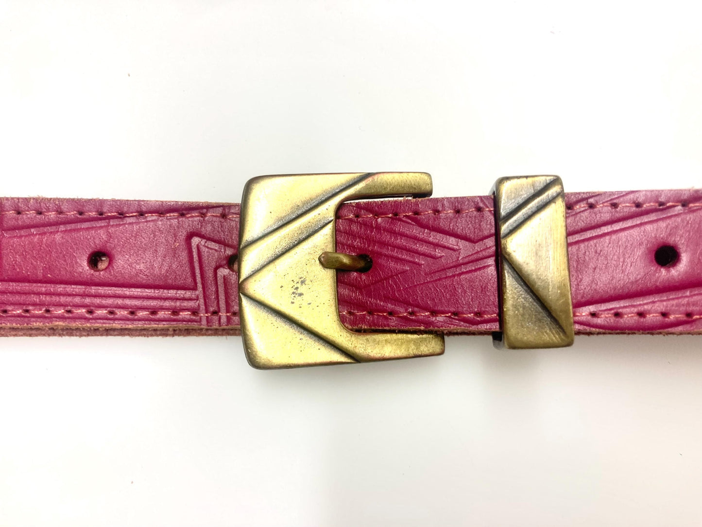 80s vintage womens pink genuine leather 1" belt Made in France. Abstract embossed pattern with brass buckle. For jeans or dress. VGC. NOS