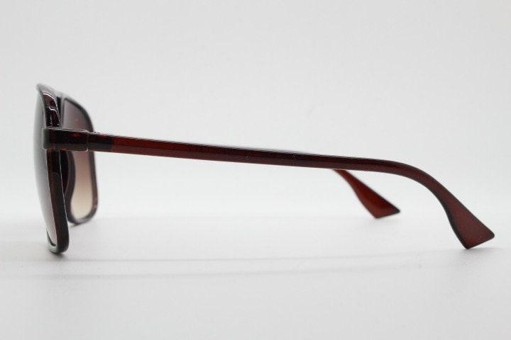 Y2K vintage square aviator sunglasses. Classic 70s design aviators in plain brown gloss frame with graduating lenses. Teardrop, Unused NOS