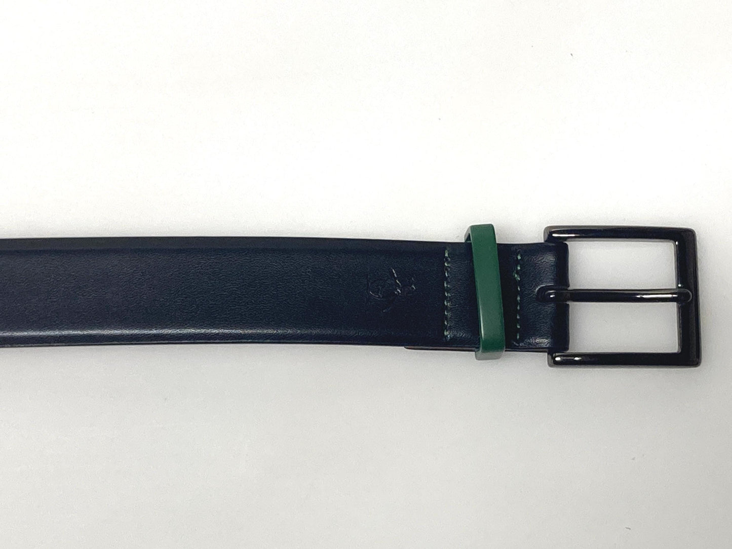 Original Penguin black genuine all leather smart trouser belt. Seamless bonded bevelled edge design. Original Munsingwear. Mens vintage NOS