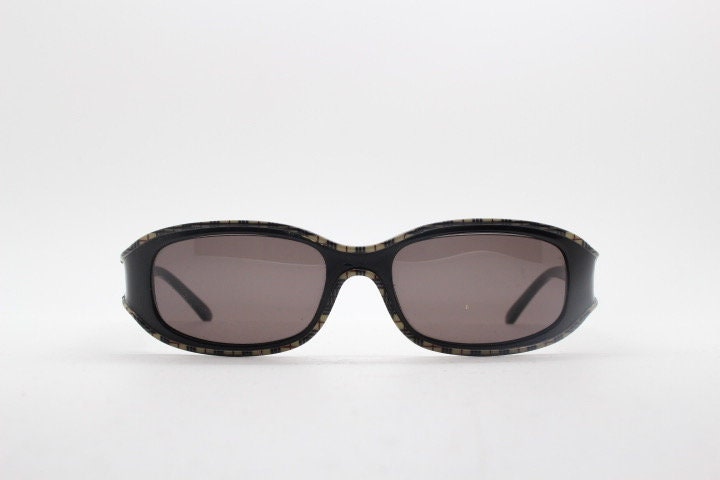 Burberry 90s vintage rectangular sunglasses model 8334/S made by Safilo. Low profile wrap around frame with subtle classic check pattern