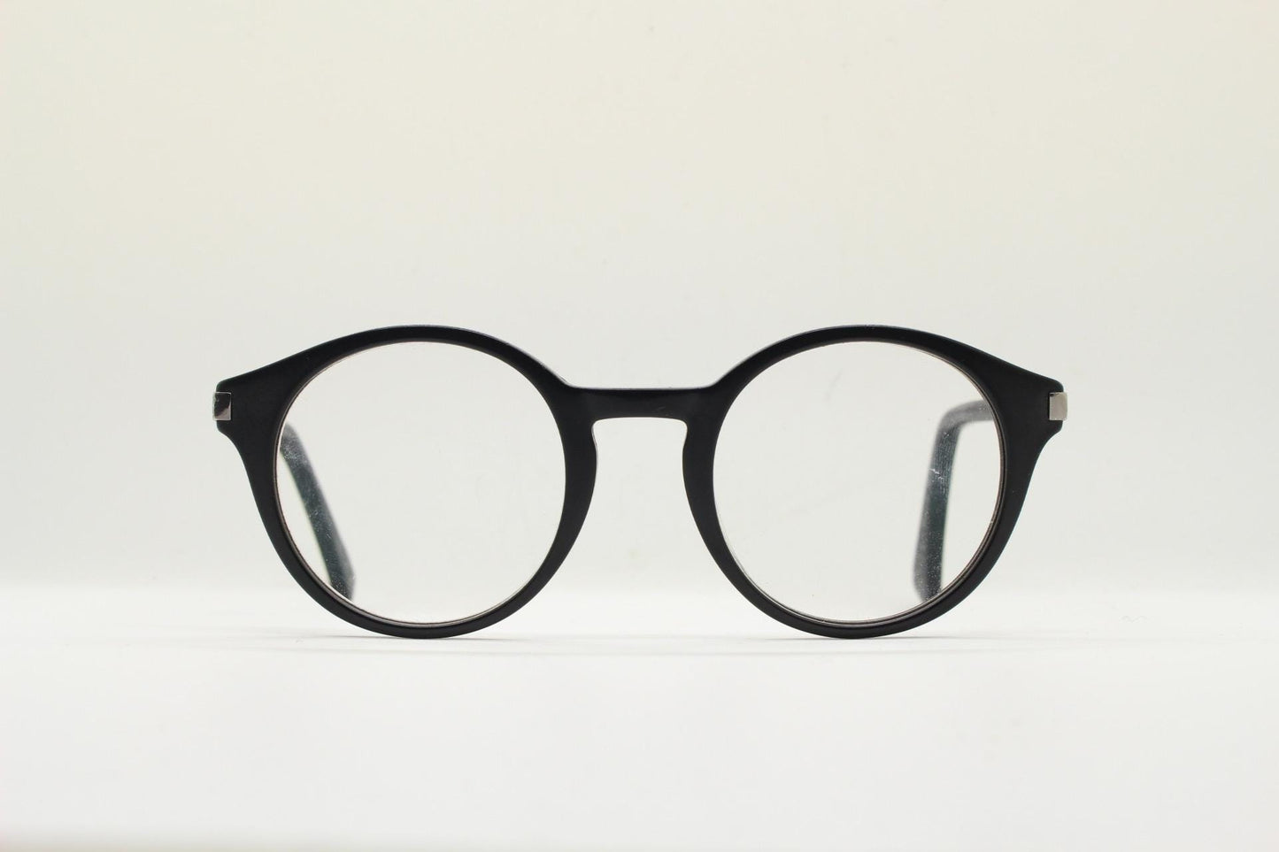 Marc Jacobs round eye glasses in plain black satin finish acetate. Strong fashion look optical frames. Prescription RX spectacles