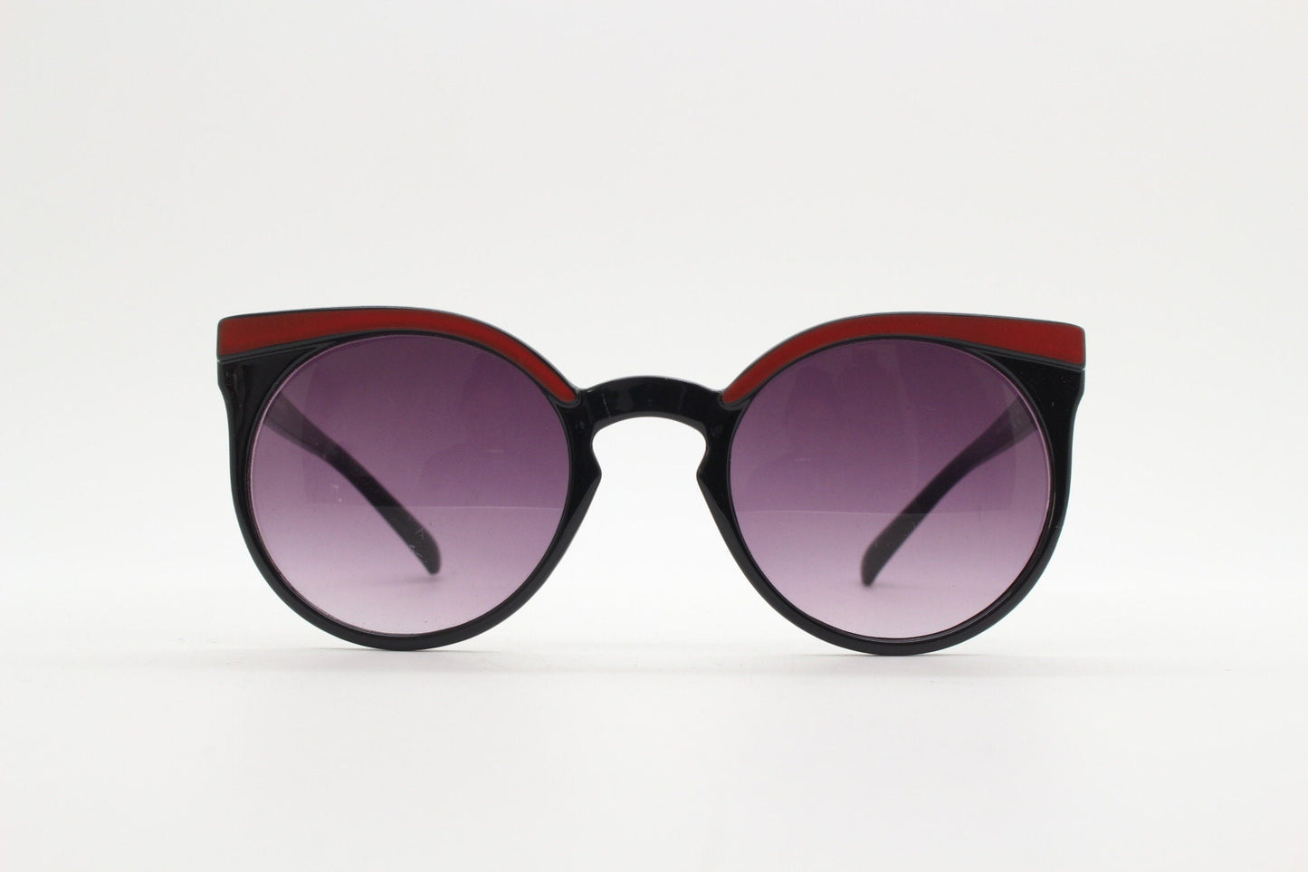 Vintage 80s flat top cat eye sunglasses. Womens black cateye with red brow and graduating smoky lenses. Rockabilly pin up. NOS catseye