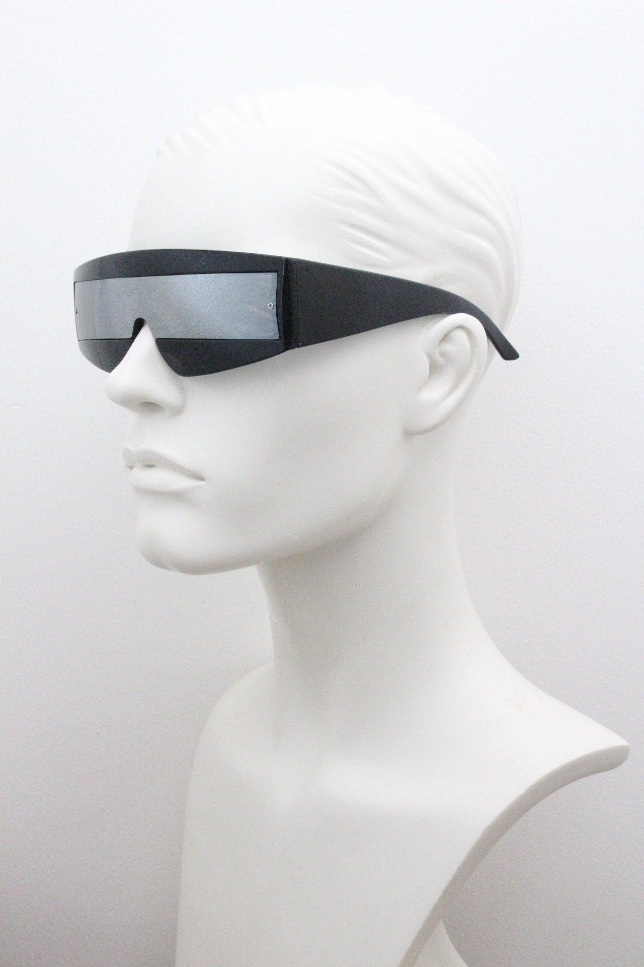 Y2K vintage square visor sunglasses. Black 80s style robot shield design mirror mask mono lens with full height arms. 2000s NOS BNWT