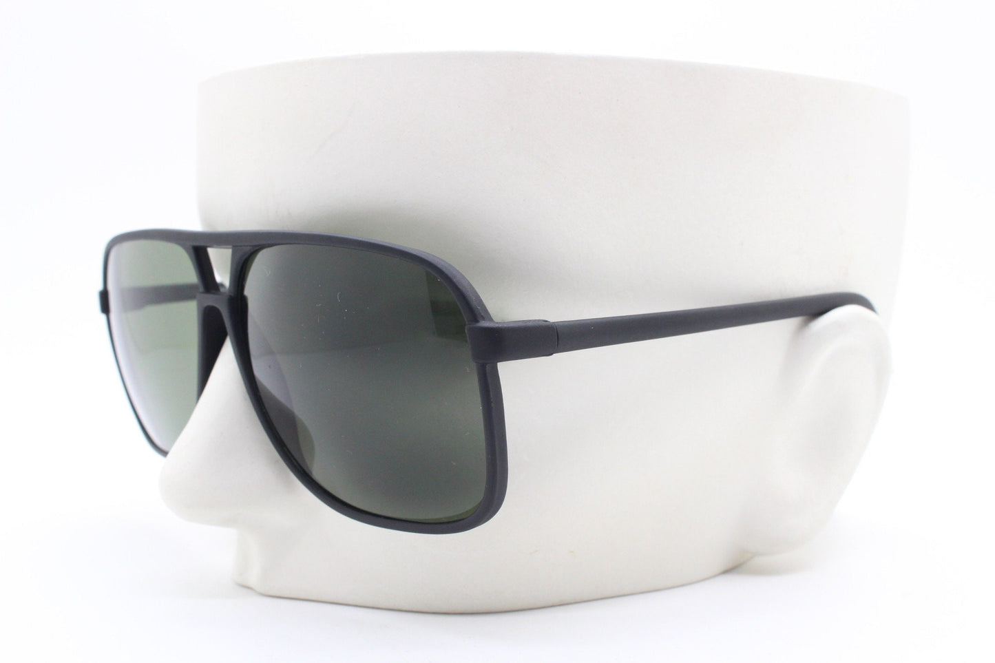Y2K vintage square aviator sunglasses. Classic 70s style aviators in black rubber frame with green lenses. Teardrop, BNWT unused