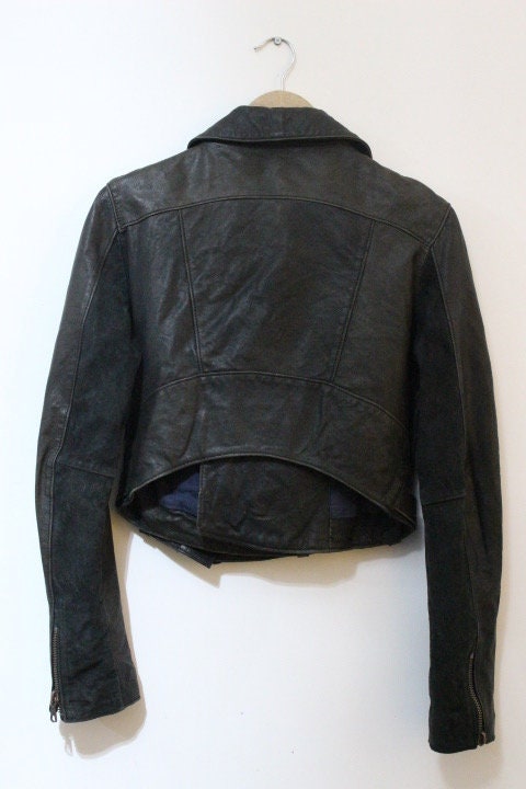 Diesel black fitted womens motorcycle jacket. Genuine leather cropped biker design with fixed adjustable belt. Over 30% sale rrp 469 GBP