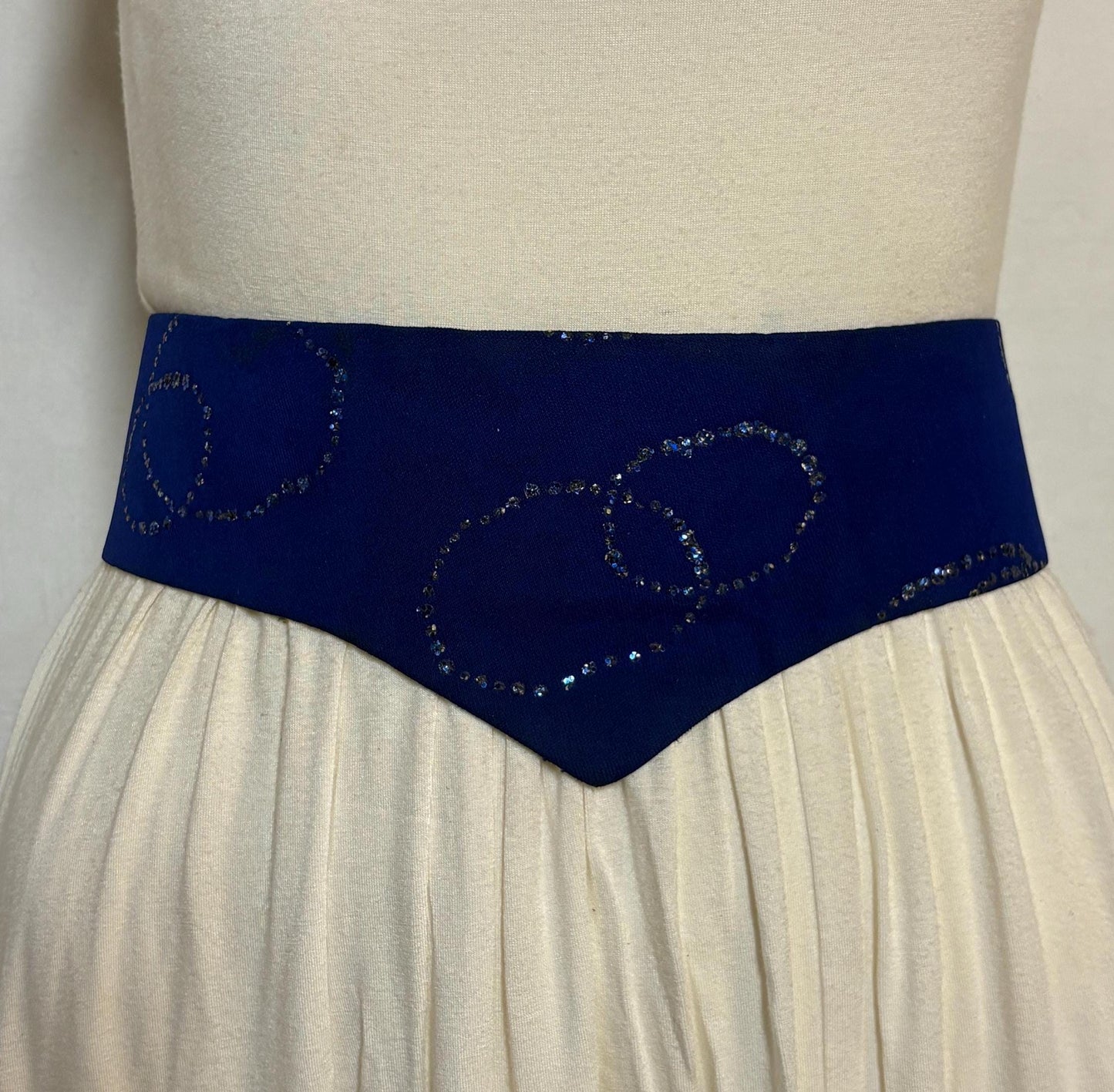 80s vintage womens hand made feature belt for a dress. Flattering V shape. Blue fabric with abstract glitter circles on a leather backing