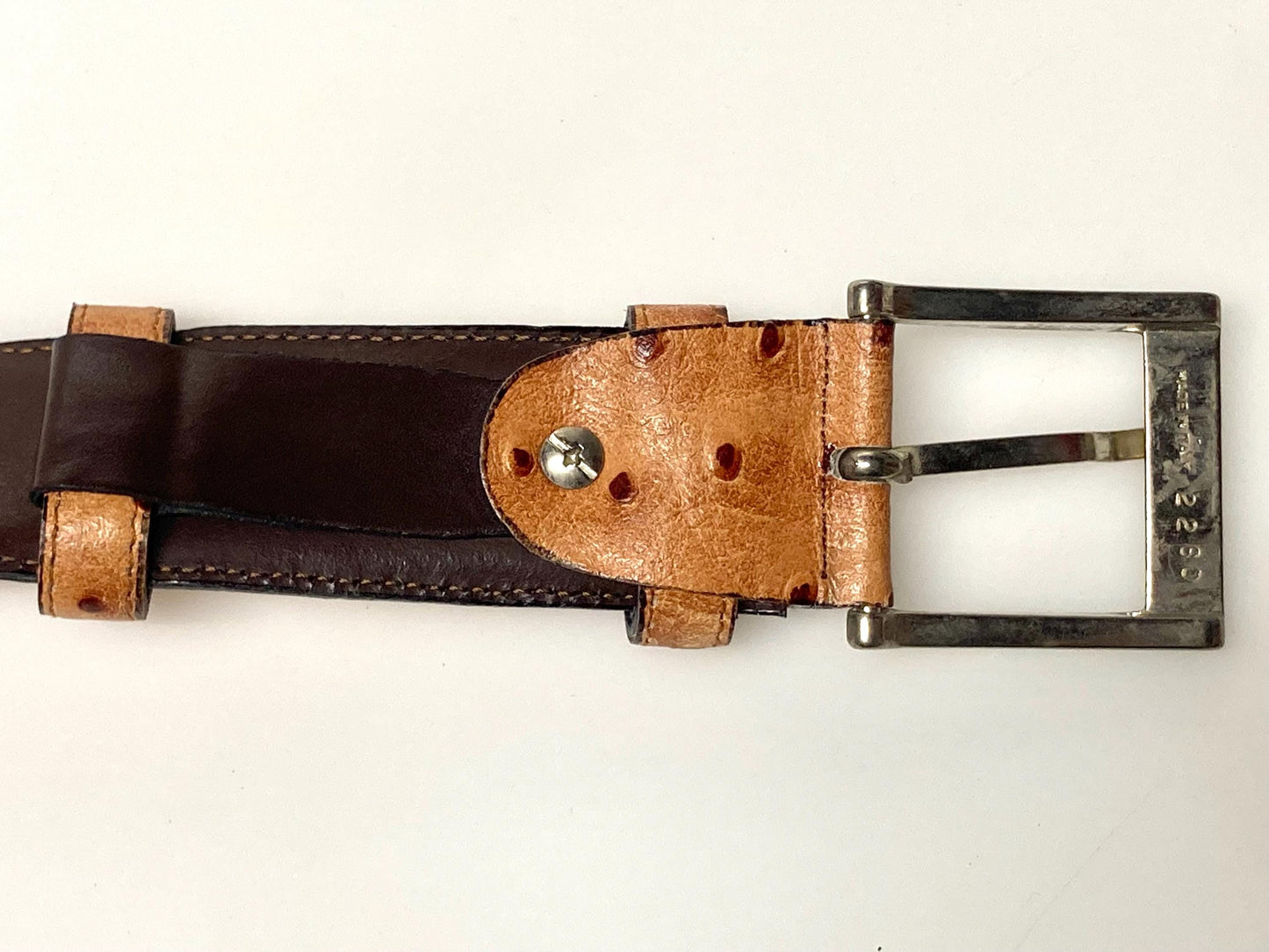 90s vintage fawn / brown genuine leather belt made in Italy by Iguana. Textured finish made to look like Ostrich. BNWT. NOS. Mens XL