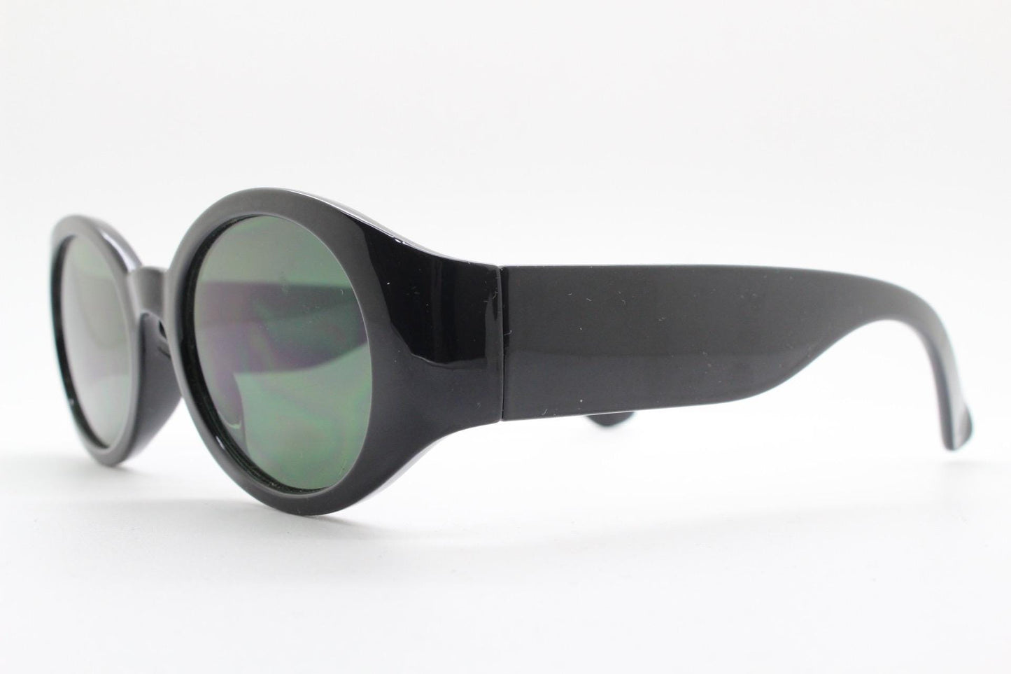 Y2k vintage tall arm oval sunglasses. 60s design black frame with curved sides and green lenses. Unused NOS. Mod. Beatnik