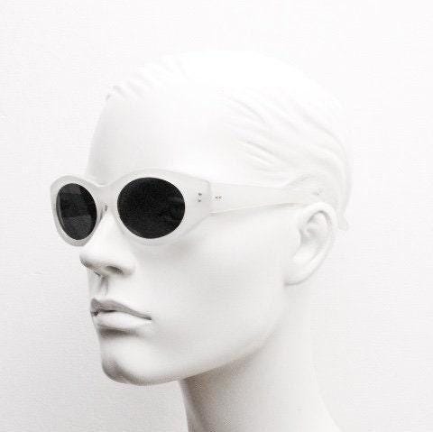Marconi Vintage 90s oval cat eye sunglasses model 2090. Transparent chunky white acetate frosted cat eye with contrasting dark lenses. NOS