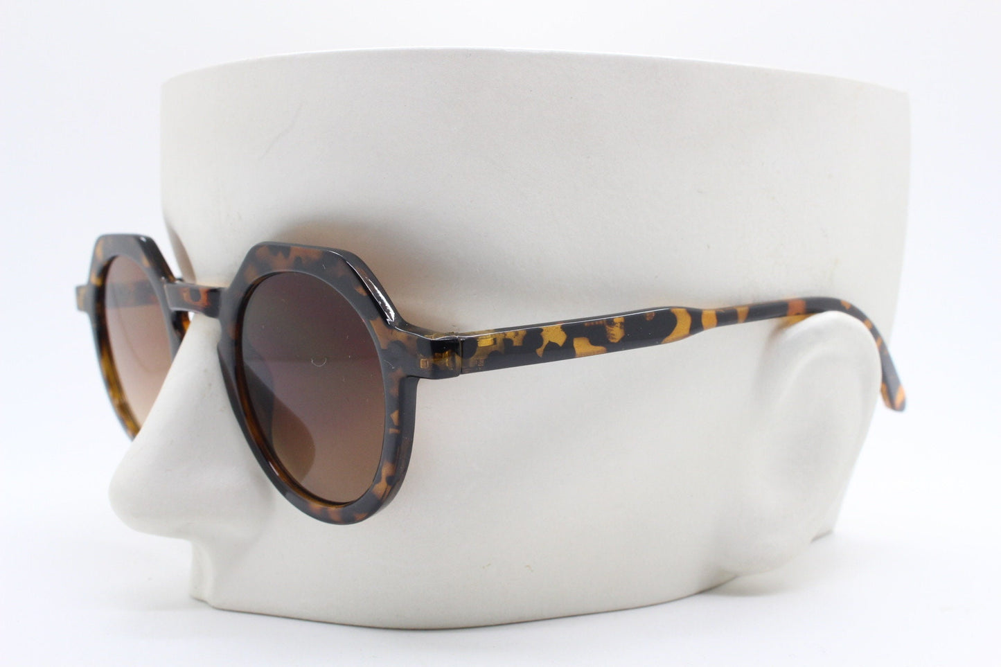 90s vintage round flat top sunglasses. 30s, 40s style tortoise frame with Havana brown lenses. BNWT