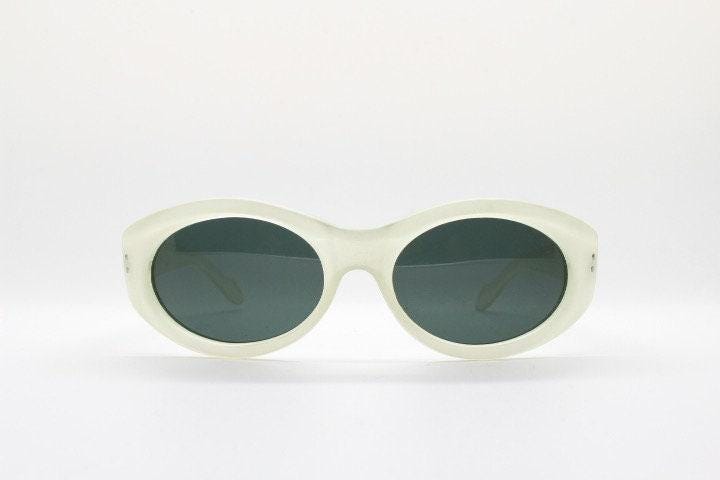 Marconi Vintage 90s oval cat eye sunglasses model 2090. Transparent chunky white acetate frosted cat eye with contrasting dark lenses. NOS