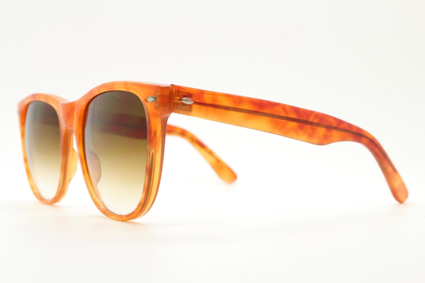 Vintage 80s square horn rim sunglasses. All time classic Wayfarer design in vibrant orange frame and superb graduating lenses