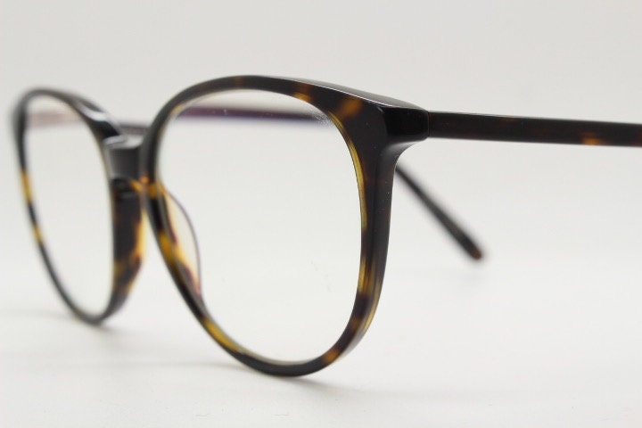 Hamburg eyewear round cat eye glasses made in Germany. Tortoise cateye acetate optical frame with keyhole bridge. Prescription eyeglasses RX