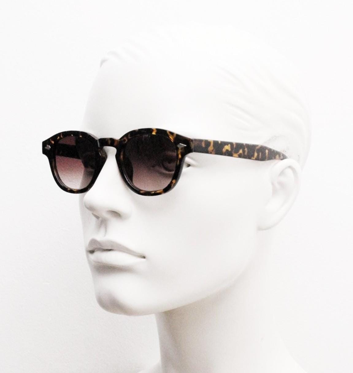 Vintage modified wayfarer design glasses. Dark tortoise gloss 40s, 50s shape frame with keyhole bridge and graduating lenses. BNWT