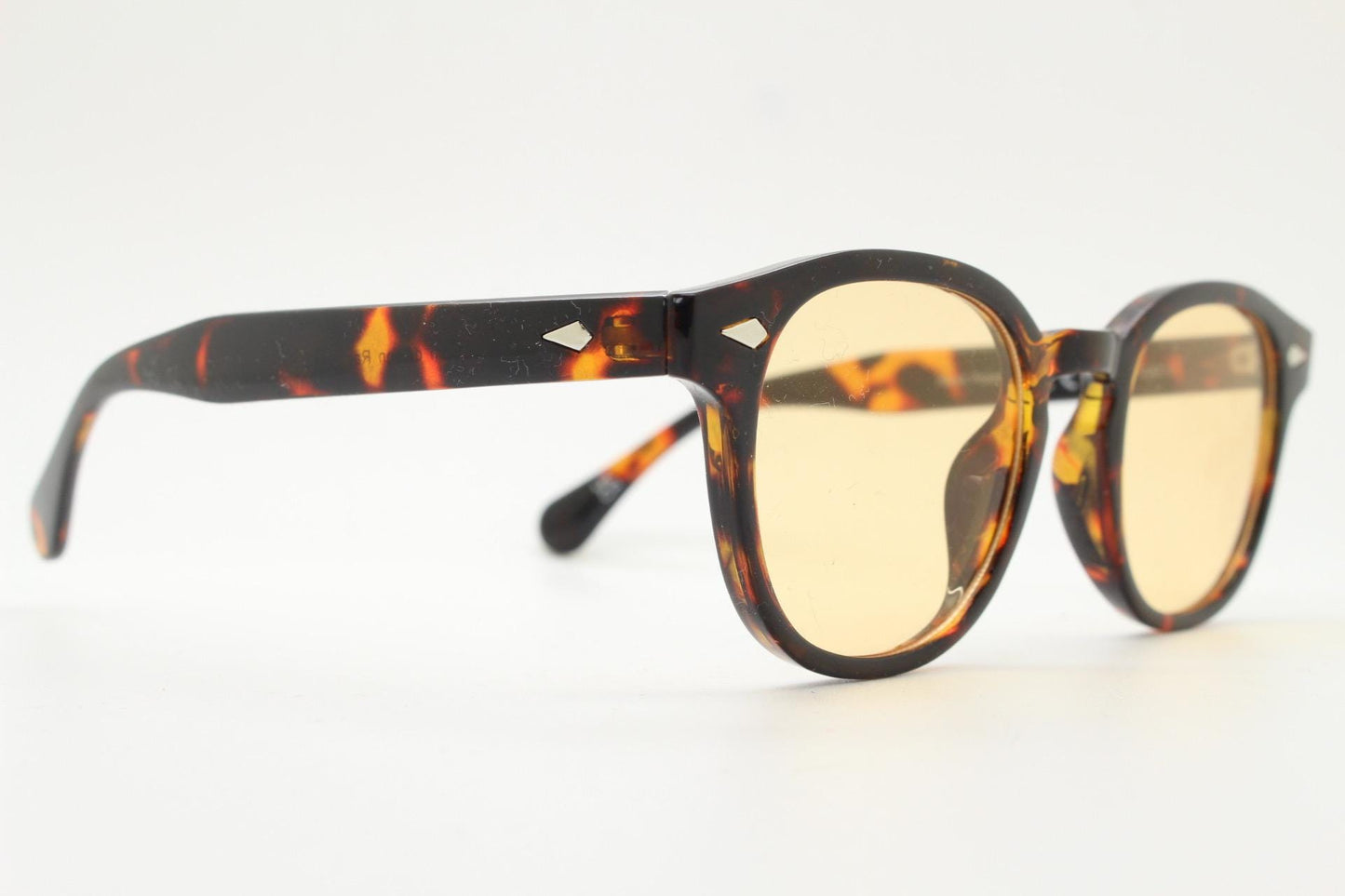 Vintage modified wayfarer design glasses. Dark tortoise gloss 40s, 50s shape frame with keyhole bridge and extra light tone lenses. BNWT