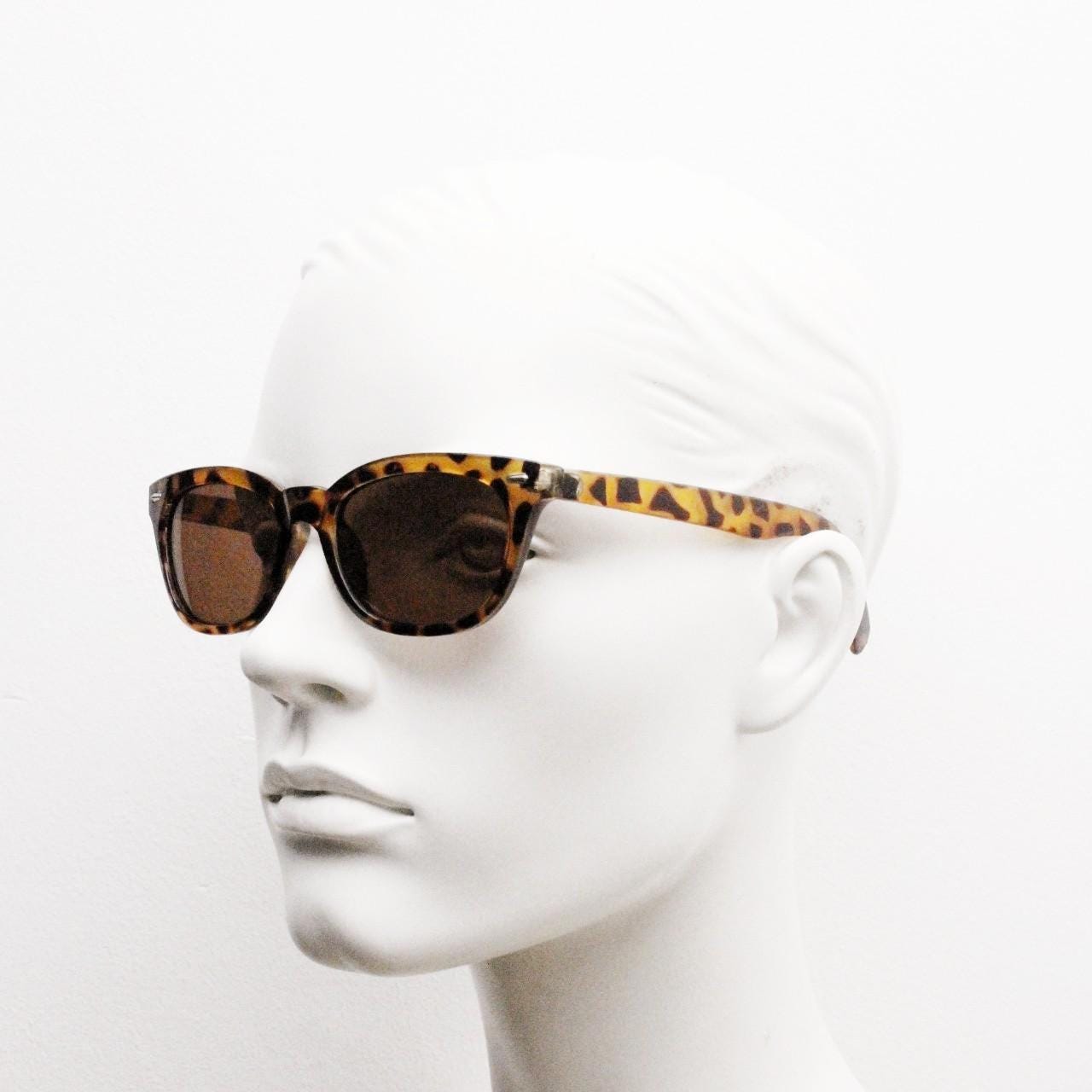 Vintage 90s modified wayfarer design sunglasses. Vibrant honey tortoise low profile frame with Havana brown lenses. Unused NOS