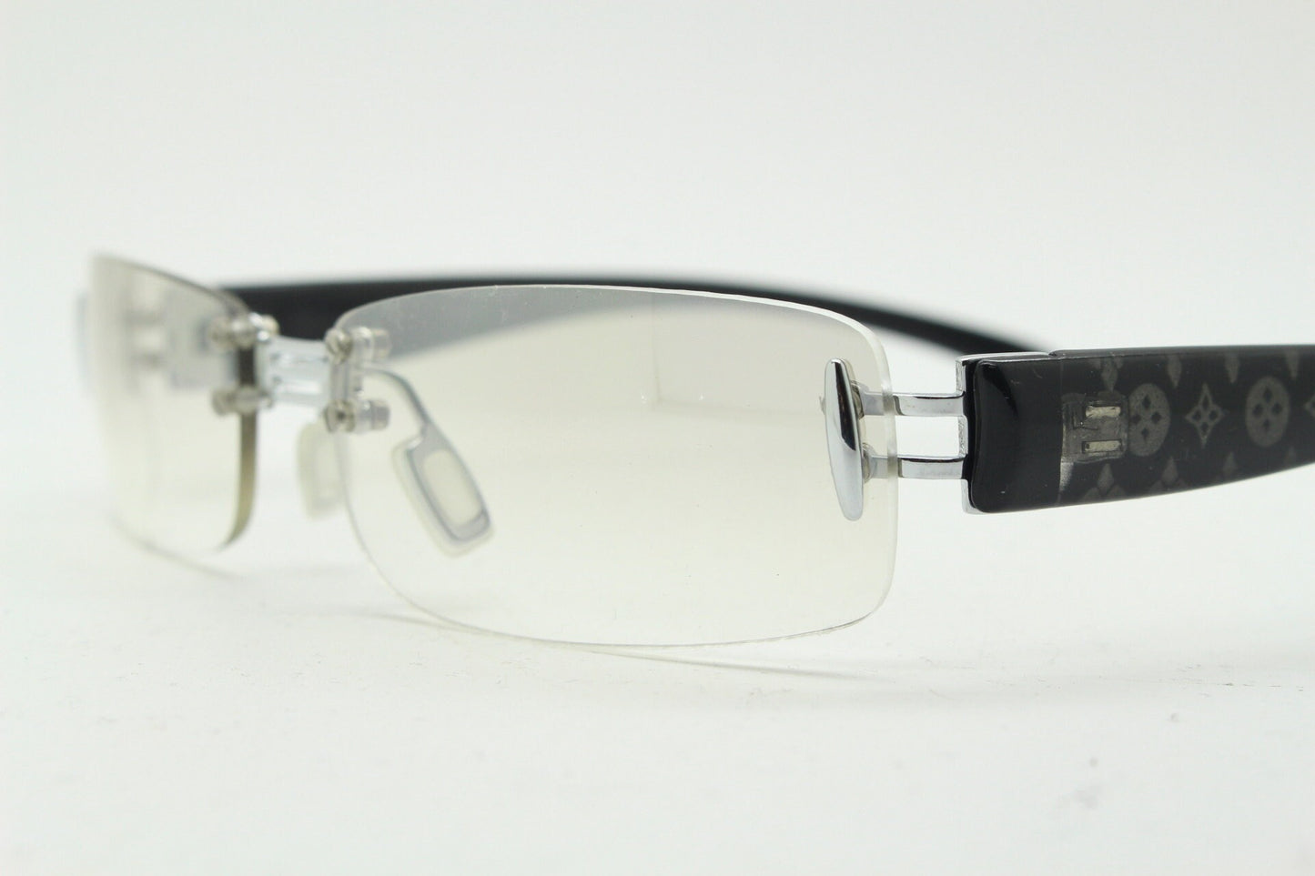 Y2K vintage frameless sunglasses. Silver chrome trim with patterned arms and extra light tone graduated curved mirror lenses. 2000's. 90s