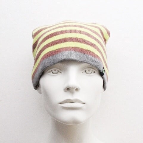 Marc Jacobs knitted beanie pull down hat. Yellow and mauve stripes with plain grey reversible inside. Designer cap. BNWT