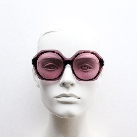 Sunday Somewhere oversized hexagon sunglasses. Womens cream tortoise acetate frame with deep pink lenses. Vintage. Y2K