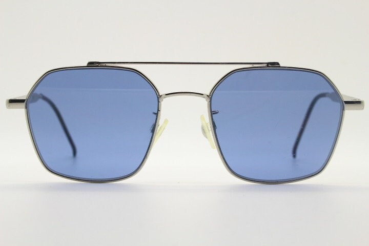 Tommy Hilfiger square aviator sunglasses with double bridge. Silver metal 6 sided frame aviators with blue lenses. Hexagon