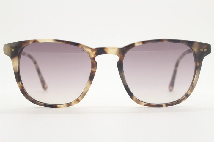 Caroline Lemke hand made sunglasses model 9091 . All time classic 60s, 50s vintage design in mottled tortoise with graduating lenses