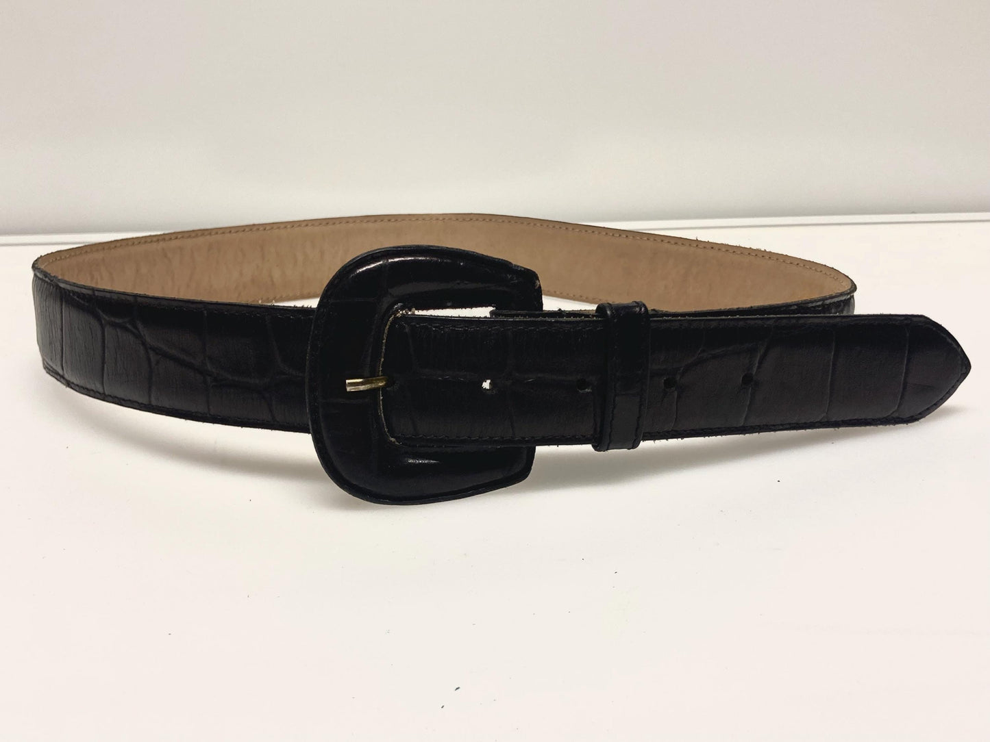 80s vintage womens superior quality belt with covered buckle in black. Embossed all genuine leather made to look like crocodile