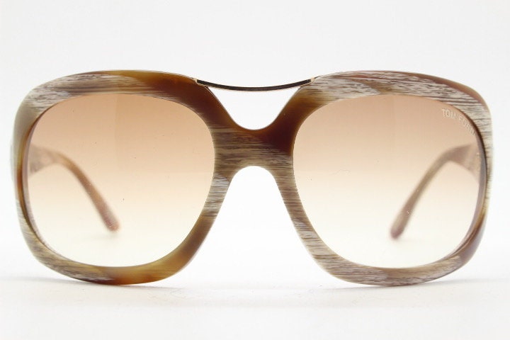 Tom Ford vintage Y2K wrap around sunglasses model Camilla Tf24 made in Italy. Stunning brown and beige natural horn looking acetate. NOS