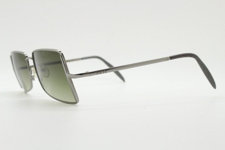 Exte rectangular 90s vintage sunglasses made in Italy. Grey chrome low profile frame with graduating green lenses