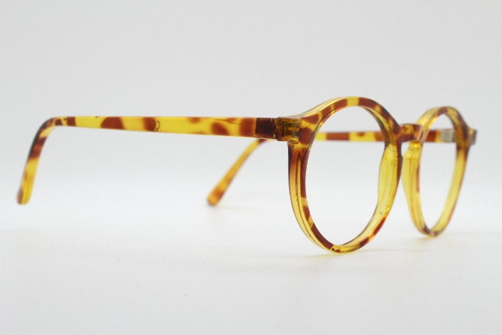 90s vintage round glasses. 30s, 40s design optical frames in a vibrant honey tortoise finish. Prescription eyeglasses. Spectacles.O Malley