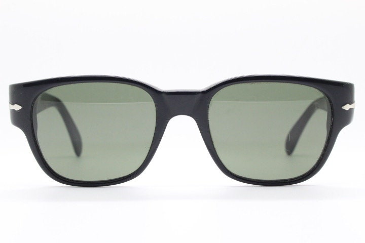 Persol 60s vintage sunglasses. Classic definitive design in black gloss acetate with real green glass lenses