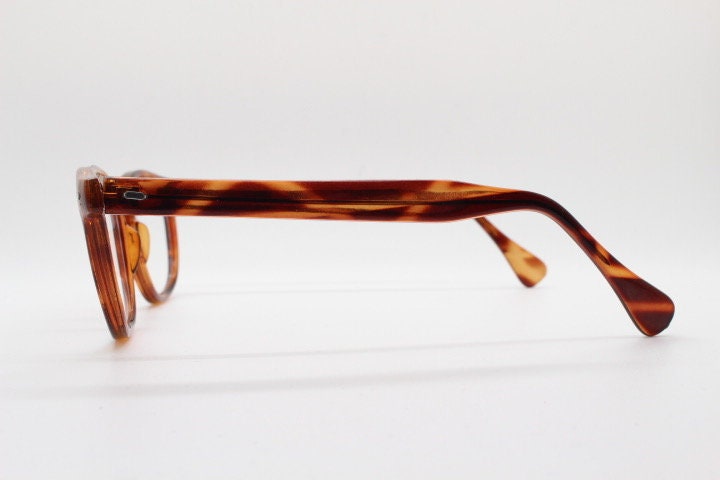 80s vintage modified wayfarer style glasses. Tortoise optical frames with keyhole bridge and clear lenses. 40s, 50s style NOS eyeglasses