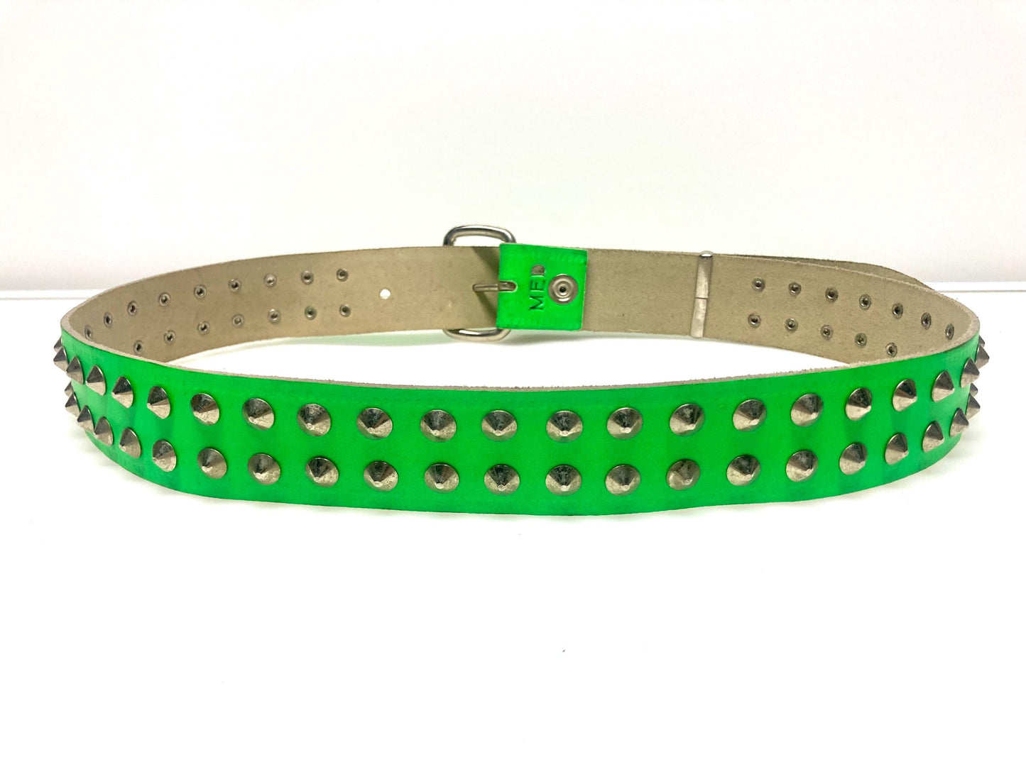 80s vintage thick genuine leather studded belt Made in the UK. Green dayglo with changeable buckle and 2 rows of conical metal studs. NOS M