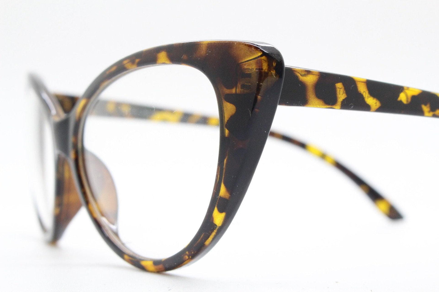Pointed cat eye glasses. Tortoise vintage clear lens optical frames. Y2K womens prescription eyeglasses. 50s design rockabilly spectacles