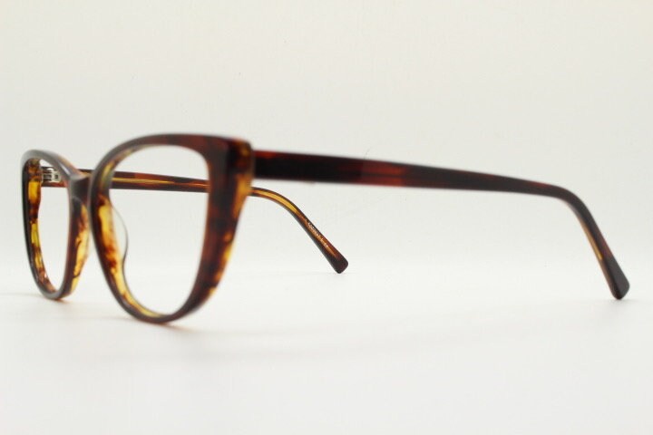 Tom Woolf vintage pointed cat eye glasses. Transparent mottled brown cateye optical frame. Womens prescription eyeglasses. RX spectacles
