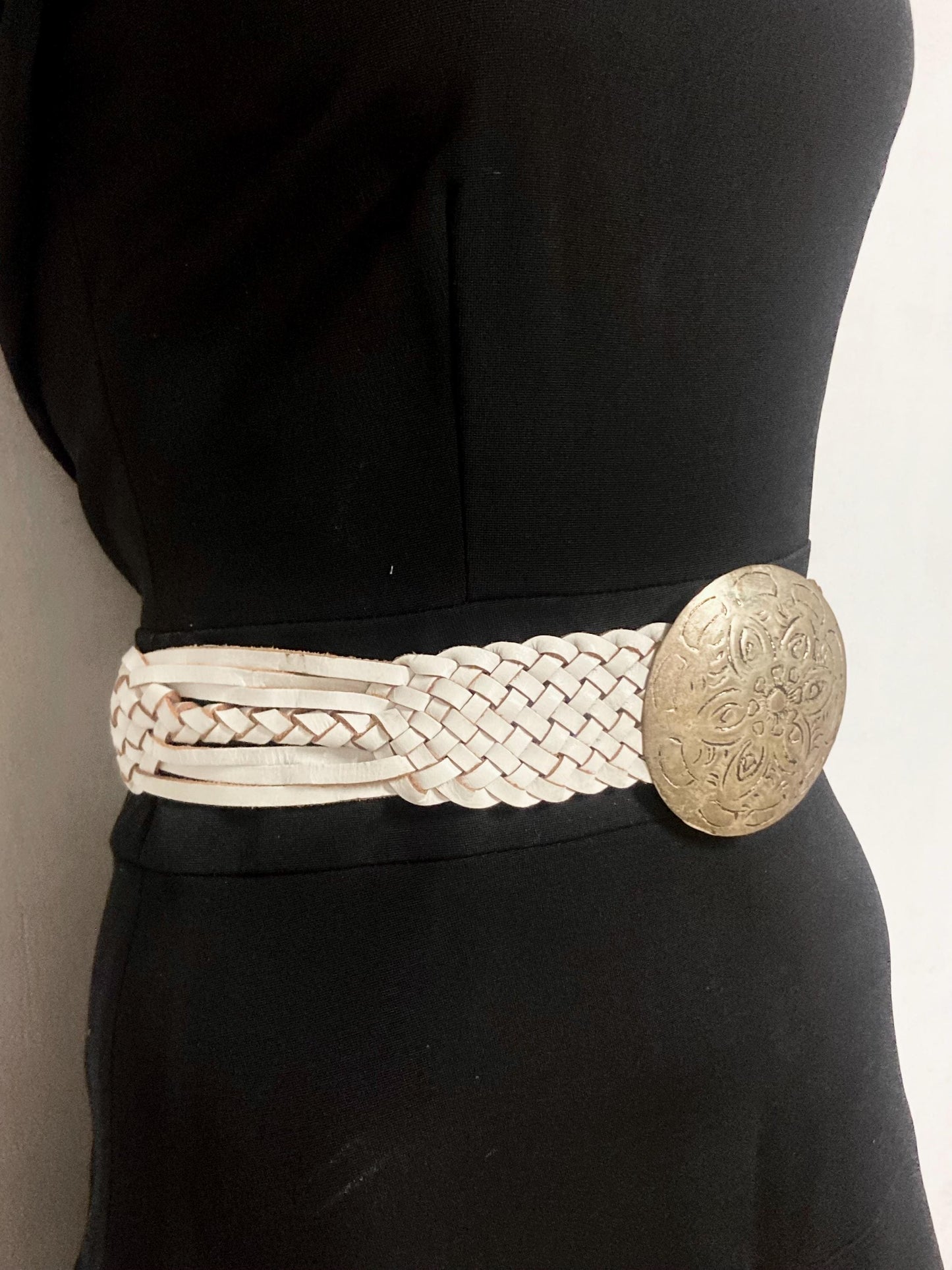 80s vintage womens white lattice dress belt with big flower 'shield' buckle. Genuine leather hand plaited design. Great condition NOS