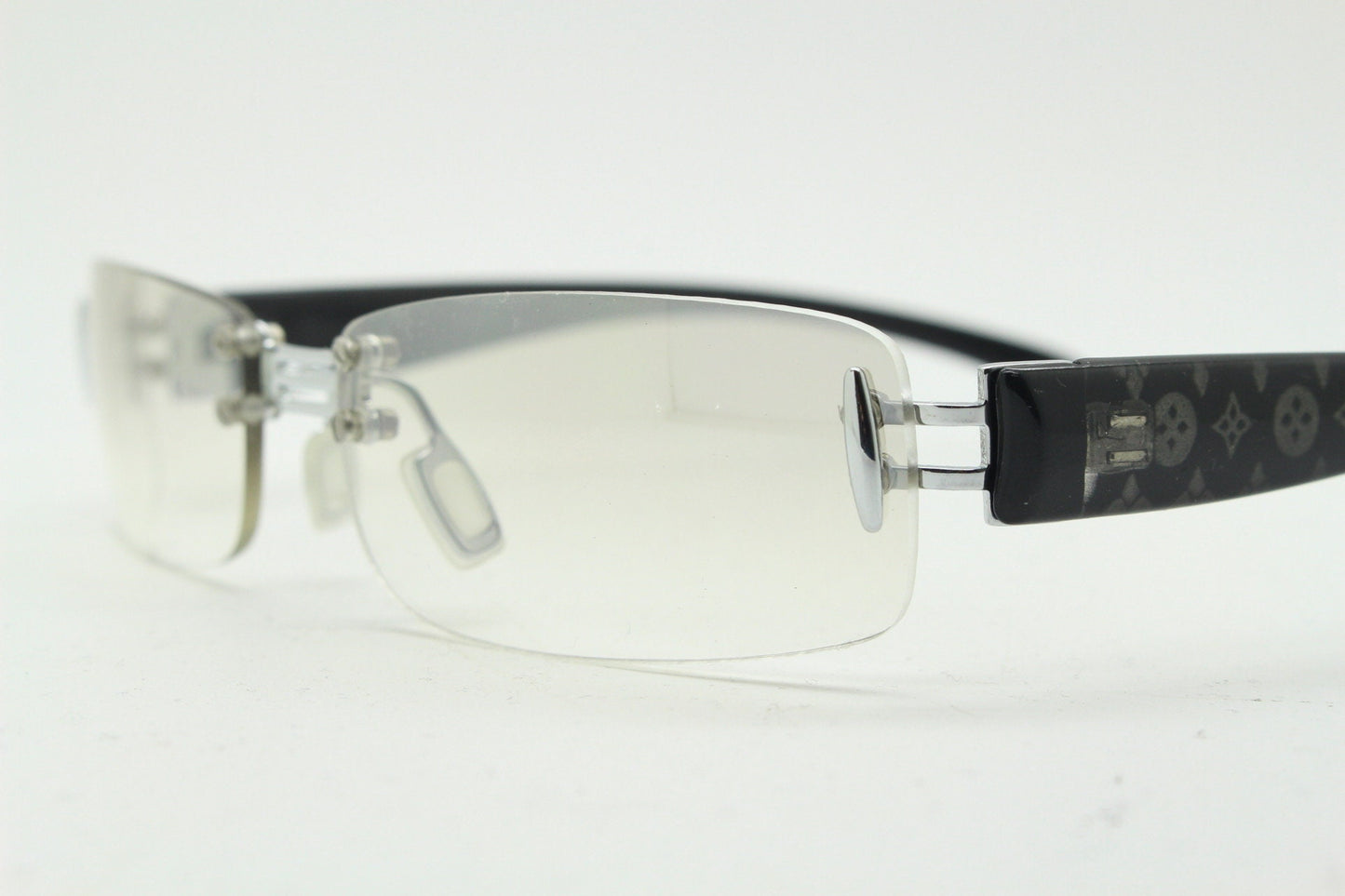 Y2K vintage frameless sunglasses. Silver chrome trim with patterned arms and extra light tone graduated curved mirror lenses. 2000's. 90s