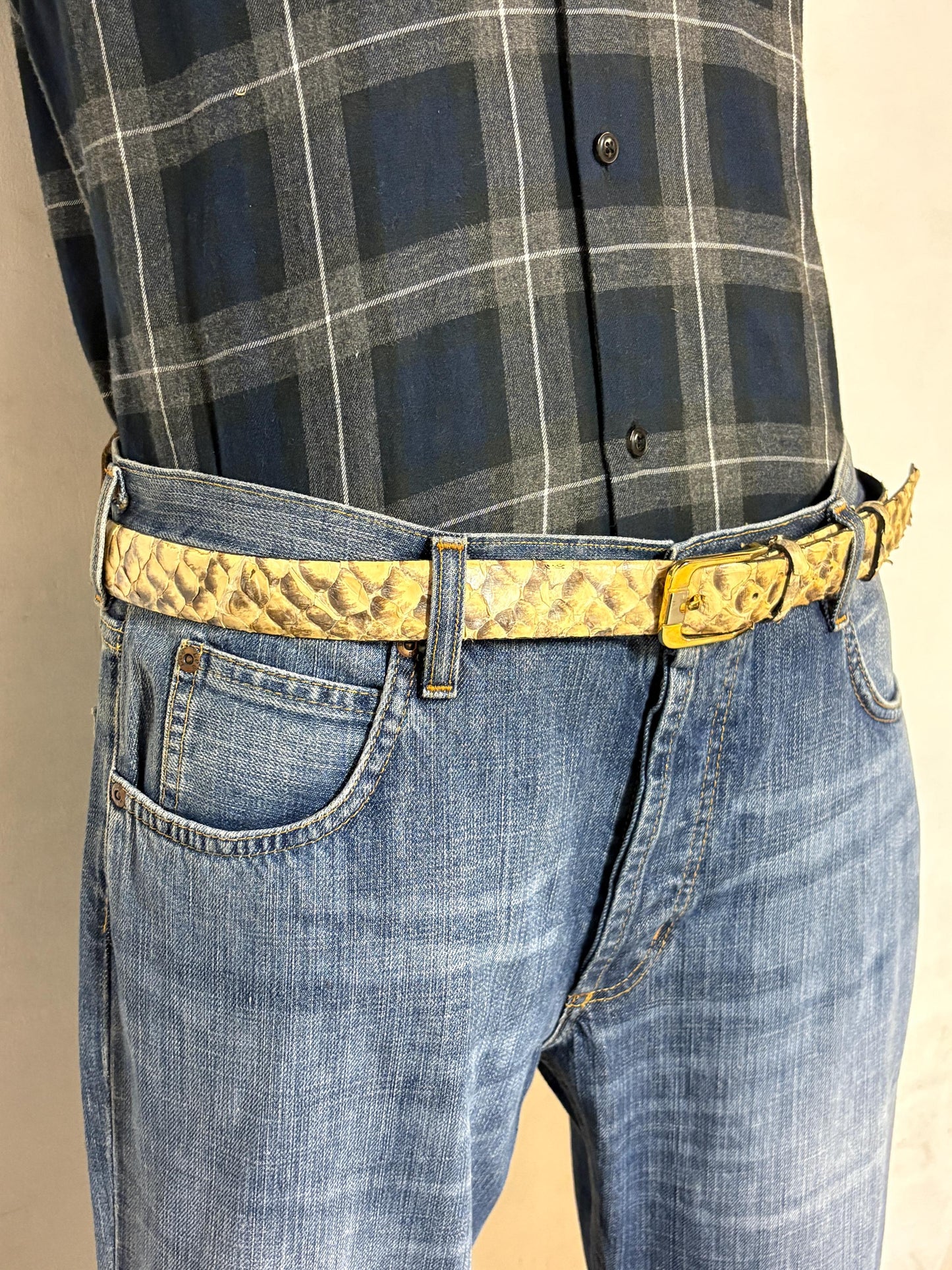 90s vintage beige and brown genuine snake skin belt. Authentic textured big scales in seamless finish. NOS Mens L. Python. Changeable buckle