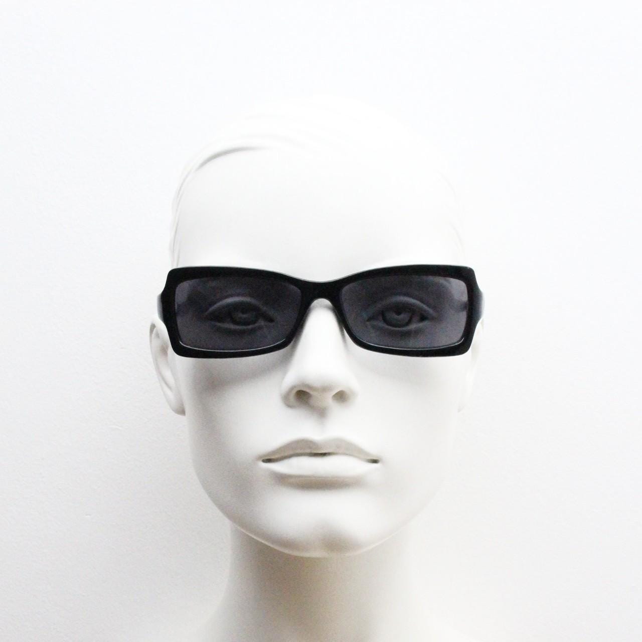 Y2k vintage rectangular cat eye sunglasses. Intense 60s style black front with and extraordinary floral arms. 2000s NOS. BNWT