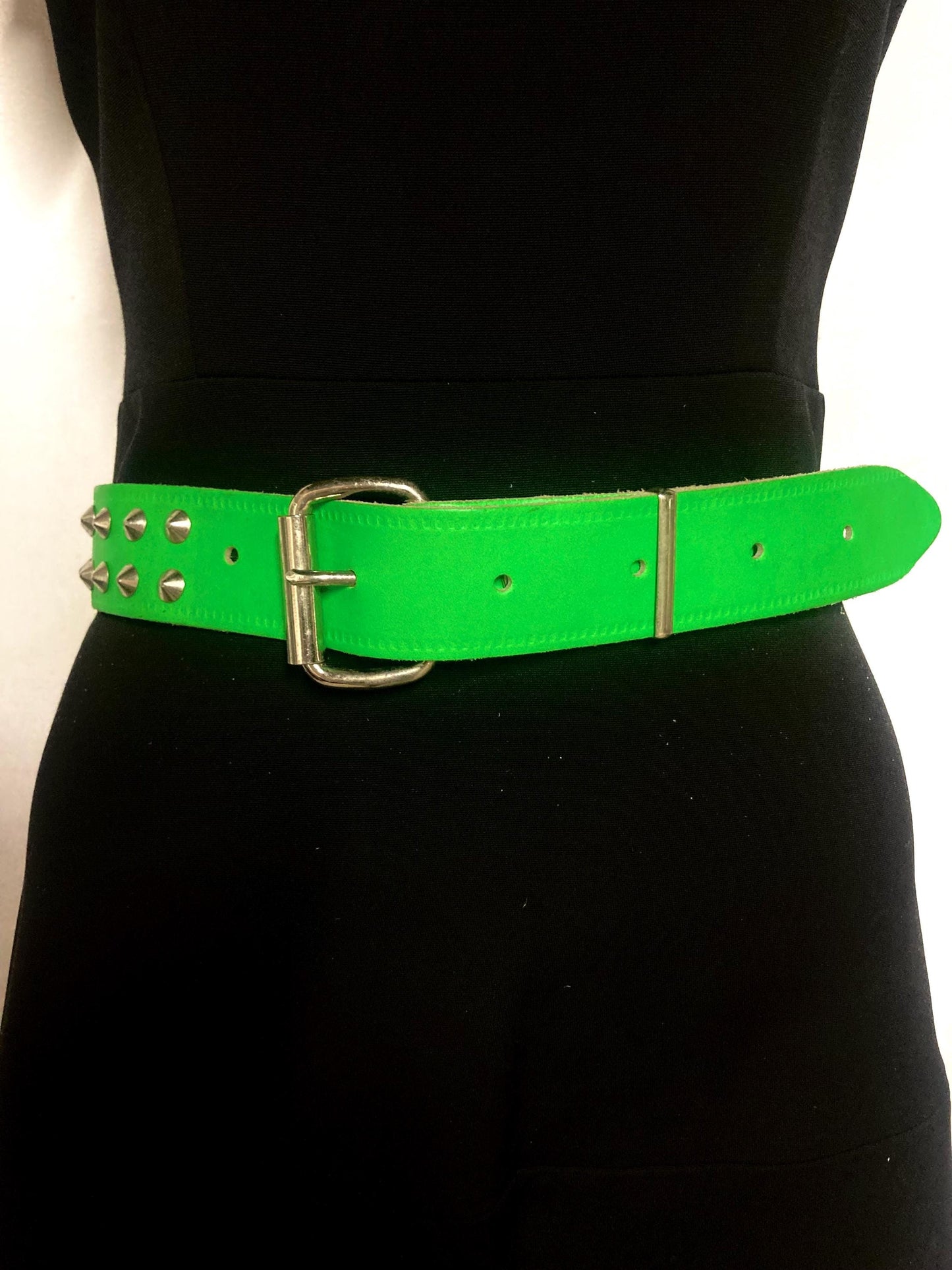 80s vintage thick genuine leather studded belt Made in the UK. Green dayglo with changeable buckle and 2 rows of conical metal studs. NOS M