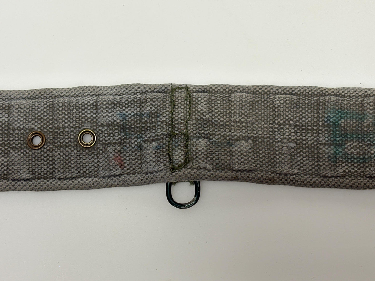 80s vintage real army webbing belt. Thick woven canvas in khaki green. Distressed look. Metal hardware. Fully adjustable. Tactical webbing