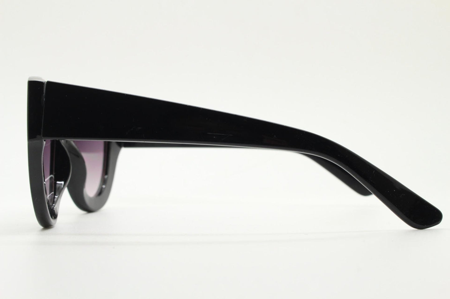 Y2K vintage thick oversized cateye sunglasses. Womens black gloss big arm cat eye frame with gradient lenses. 2000s NOS