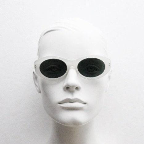 Marconi Vintage 90s oval cat eye sunglasses model 2090. Transparent chunky white acetate frosted cat eye with contrasting dark lenses. NOS