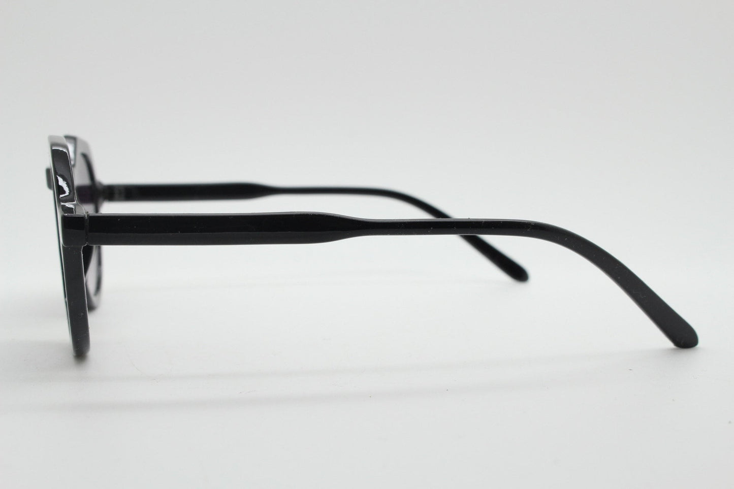 Vintage round flat top sunglasses. 30s, 40s design in black gloss frame with graduating lenses. Unused NOS